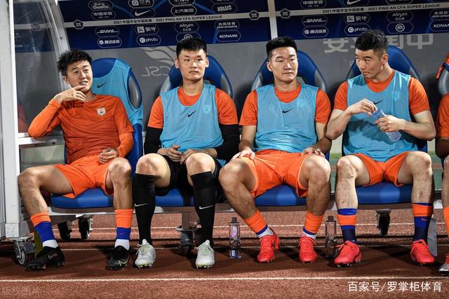 1.4亿预算就位！曼联敲定两大中场，全力寻觅第三人，科内进入视野